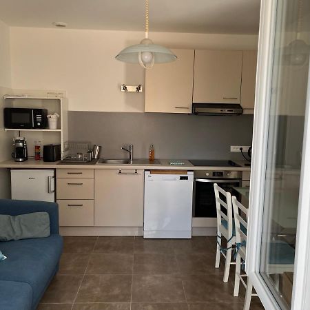 Aux 3 Domaines T2 Avec Terrasse Apartment Hyeres Luaran gambar