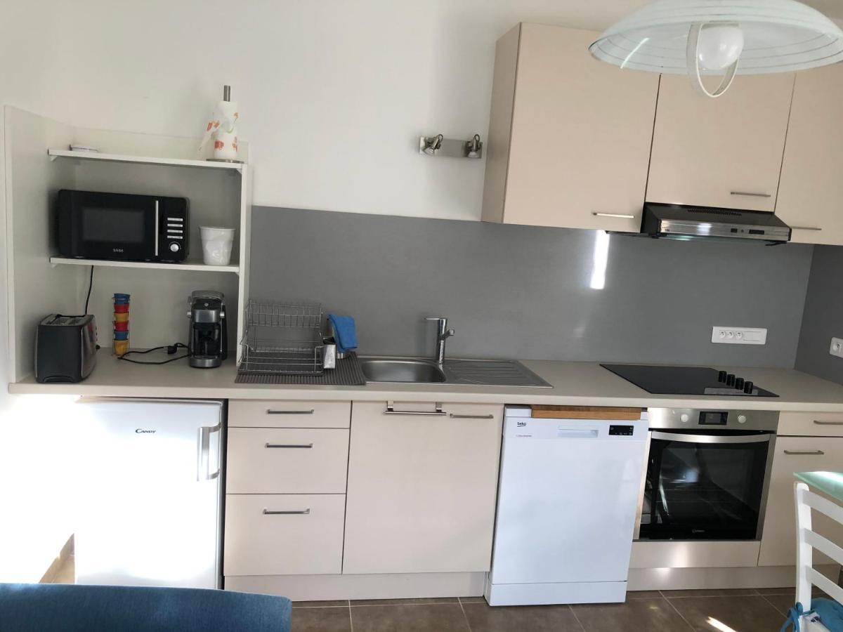 Aux 3 Domaines T2 Avec Terrasse Apartment Hyeres Luaran gambar