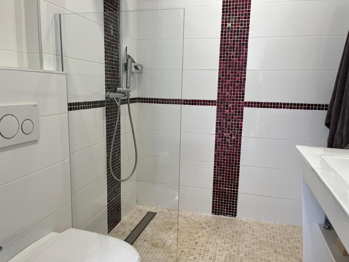 Aux 3 Domaines T2 Avec Terrasse Apartment Hyeres Luaran gambar