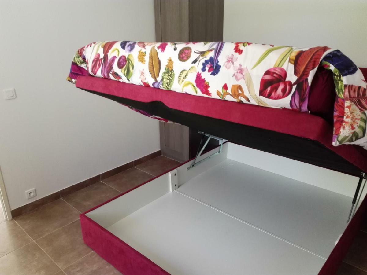 Aux 3 Domaines T2 Avec Terrasse Apartment Hyeres Luaran gambar